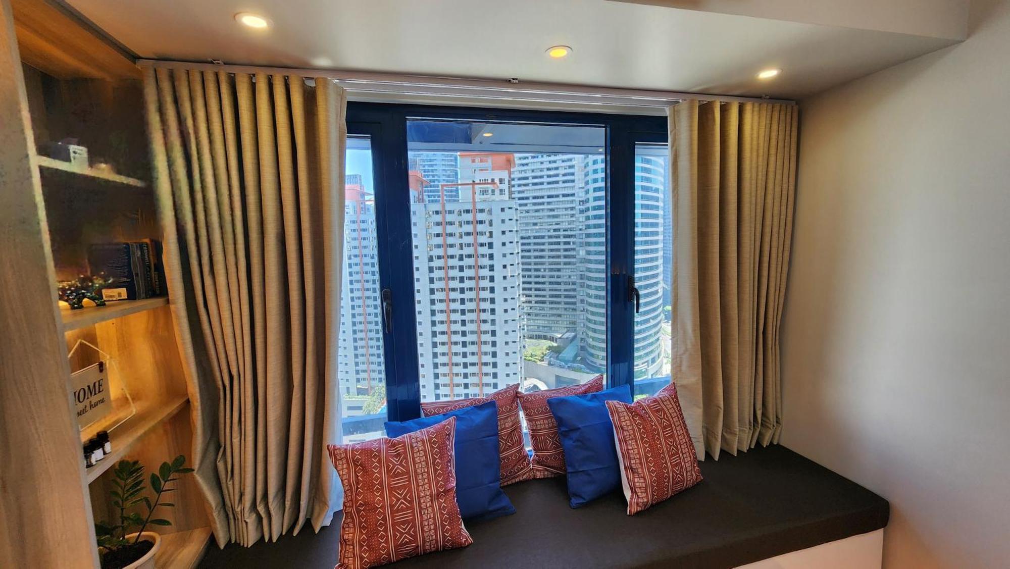 Air Makati Sophisticated Living 300 Mbps *